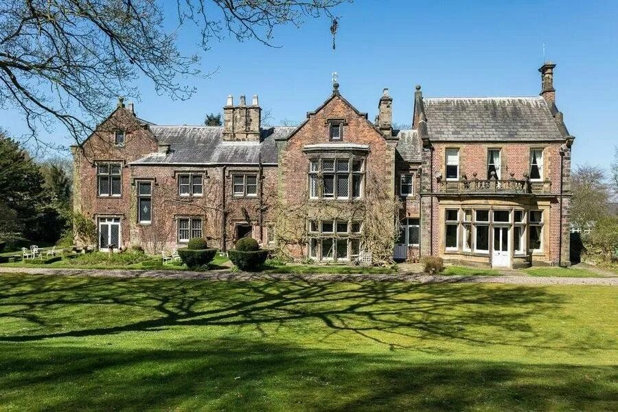 Поместье узкий пер 13 фото Lymm Hall in Cheshire, England, is for sale for the first time in 100 years Engl