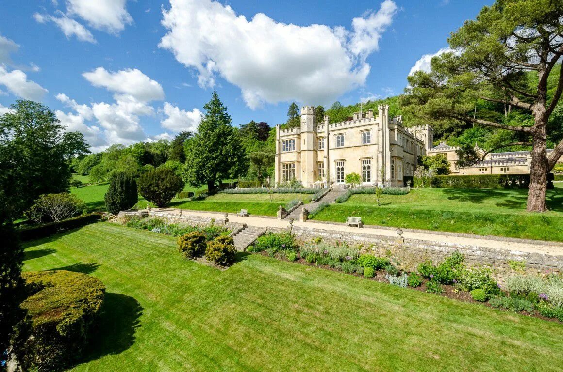 Поместье узкий пер 13 фото Own a wing of a fabulously restored 18th-century English manor house English man