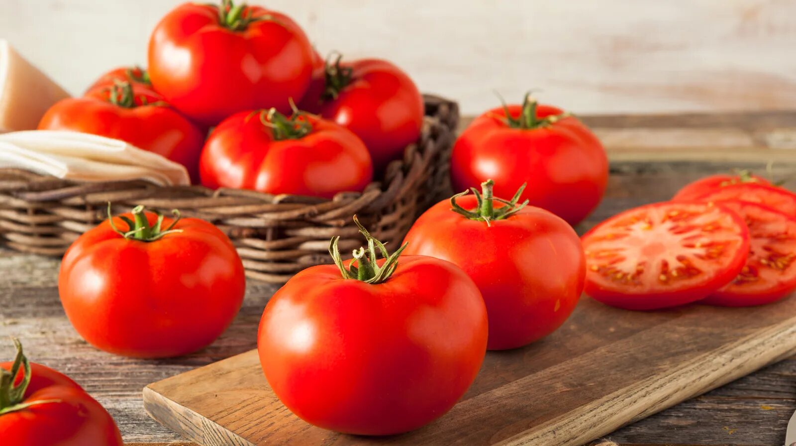 Помидор бифштекс фото Why Beefsteak Tomatoes Are The Best Variety For Slicing And Dicing