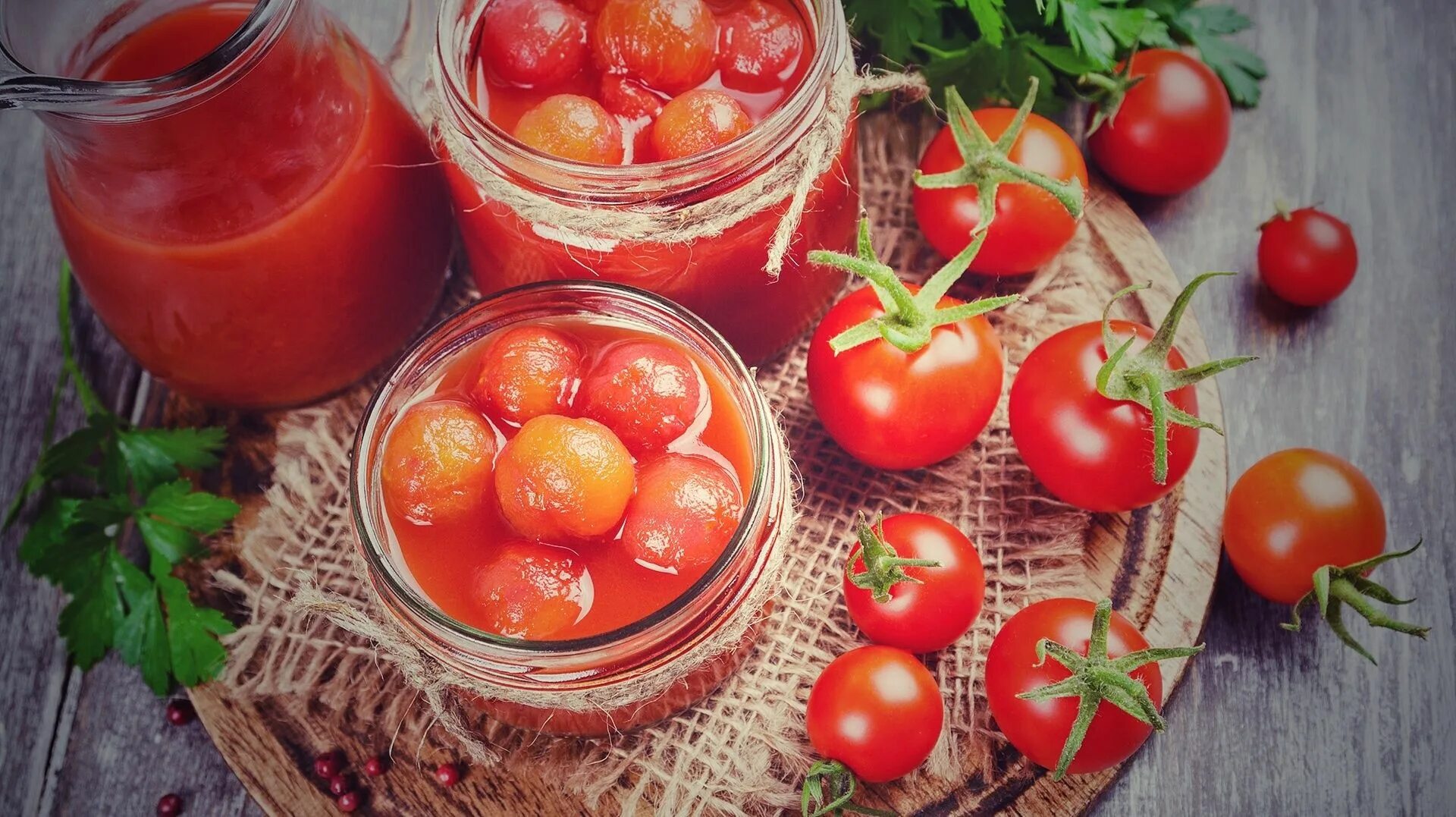 Помидор в собственном соку фото Your very own tomatoes, canned at the peak of the season - we'll show you how Pe