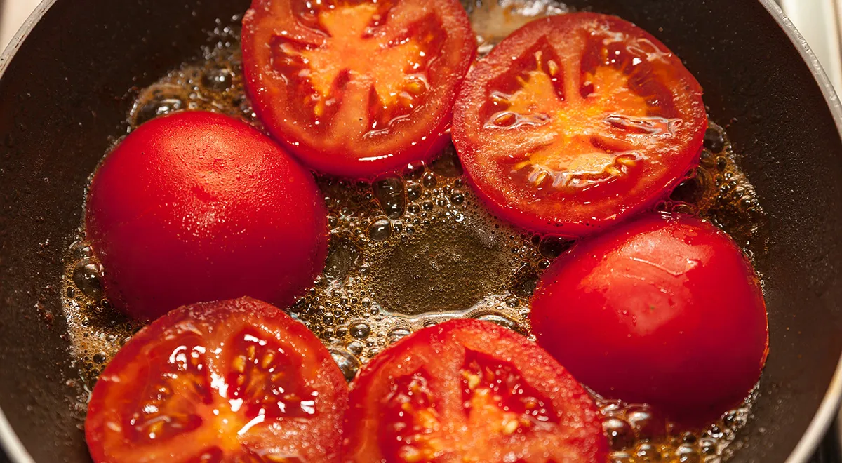 Помидоры на сковороде рецепт с фото Свежий вкус: где выращивают помидоры для "Магнит" - читать на Gastronom.ru