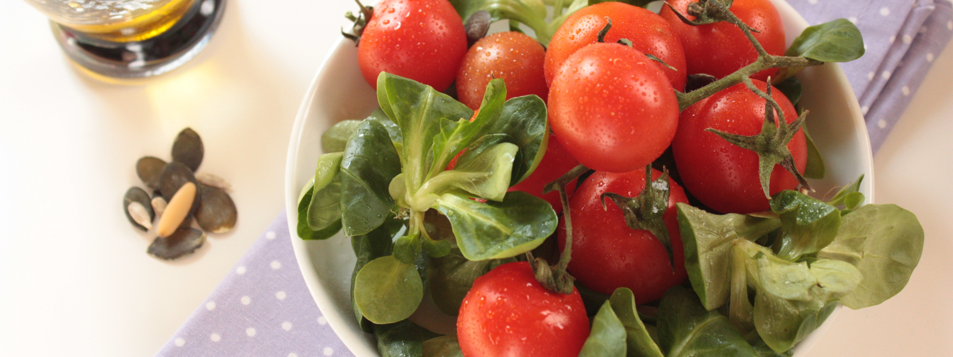 Помидоры на столе фото Скачать обои Помидоры, Salad, Салат, Tomatoes, раздел еда в разрешении 3200x1200