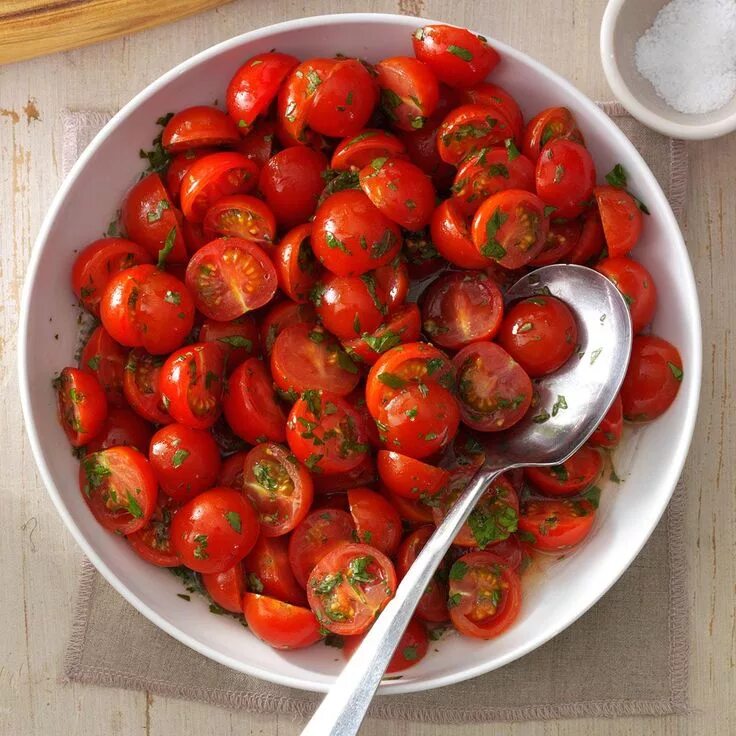 Помидоры пошаговый рецепт с фото Cherry Tomato Salad Recipe Cherry tomato salad, Cherry tomato recipes, Fresh tom