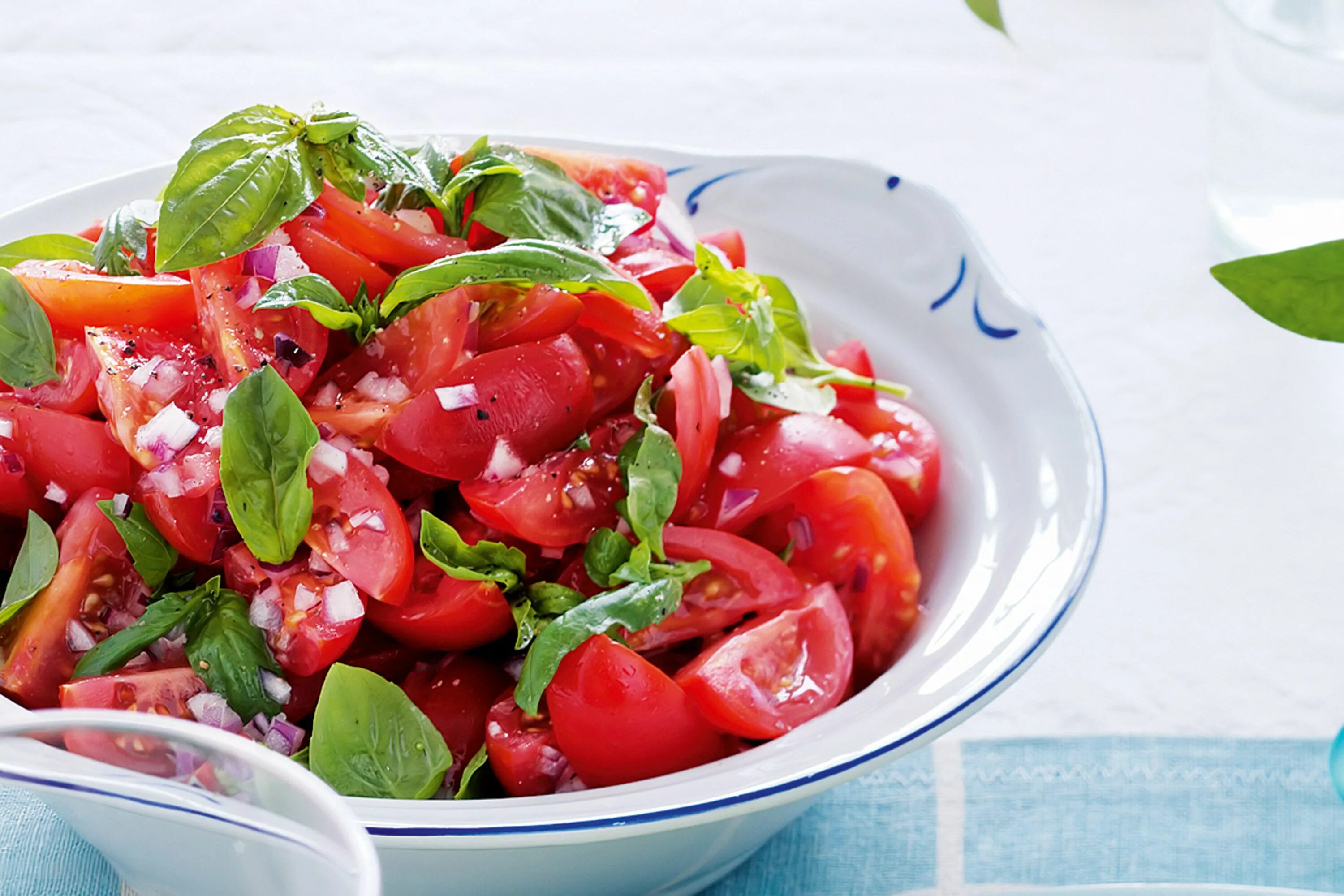 Помидоры с базиликом рецепт с фото Roma tomato and basil salad Recipe Salad with sweet potato, Delicious salads, To