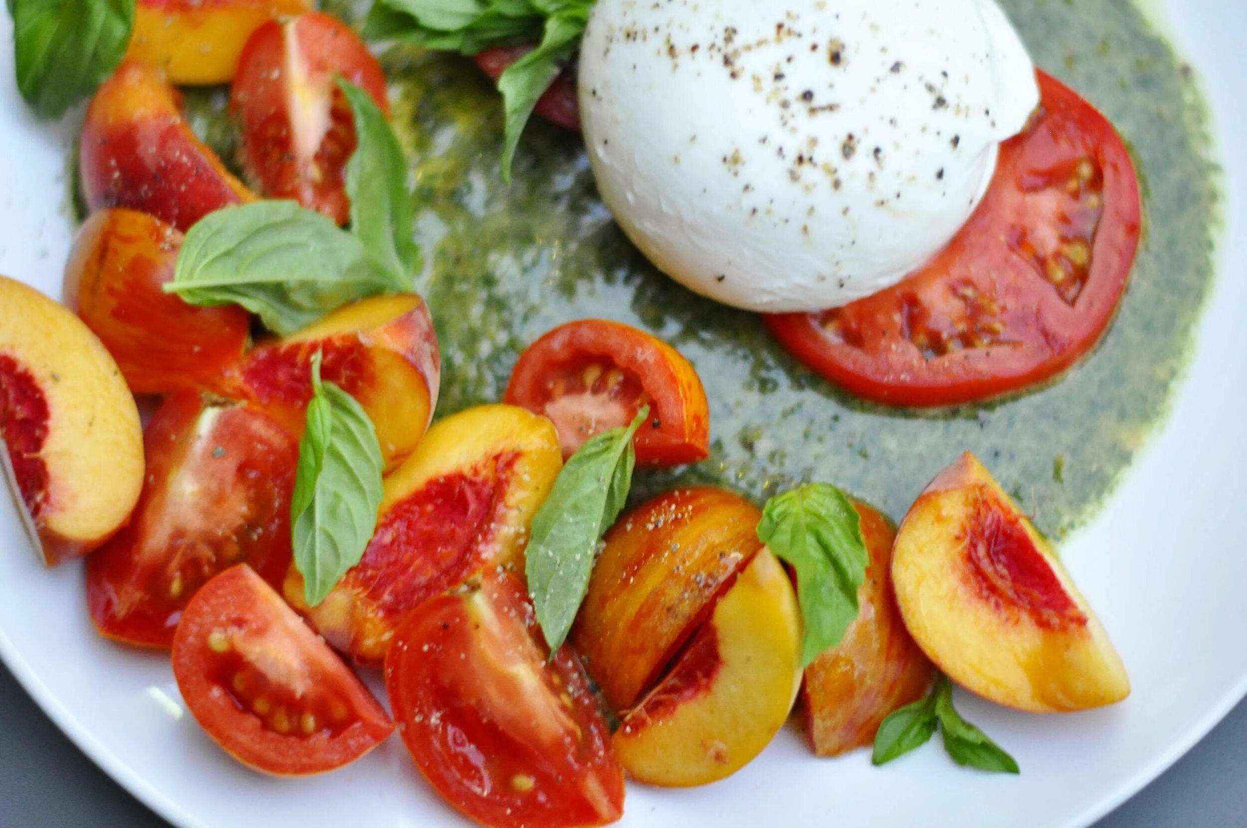 Помидоры с бураттой рецепт с фото пошагово Peach, Tomato, and Burrata Salad