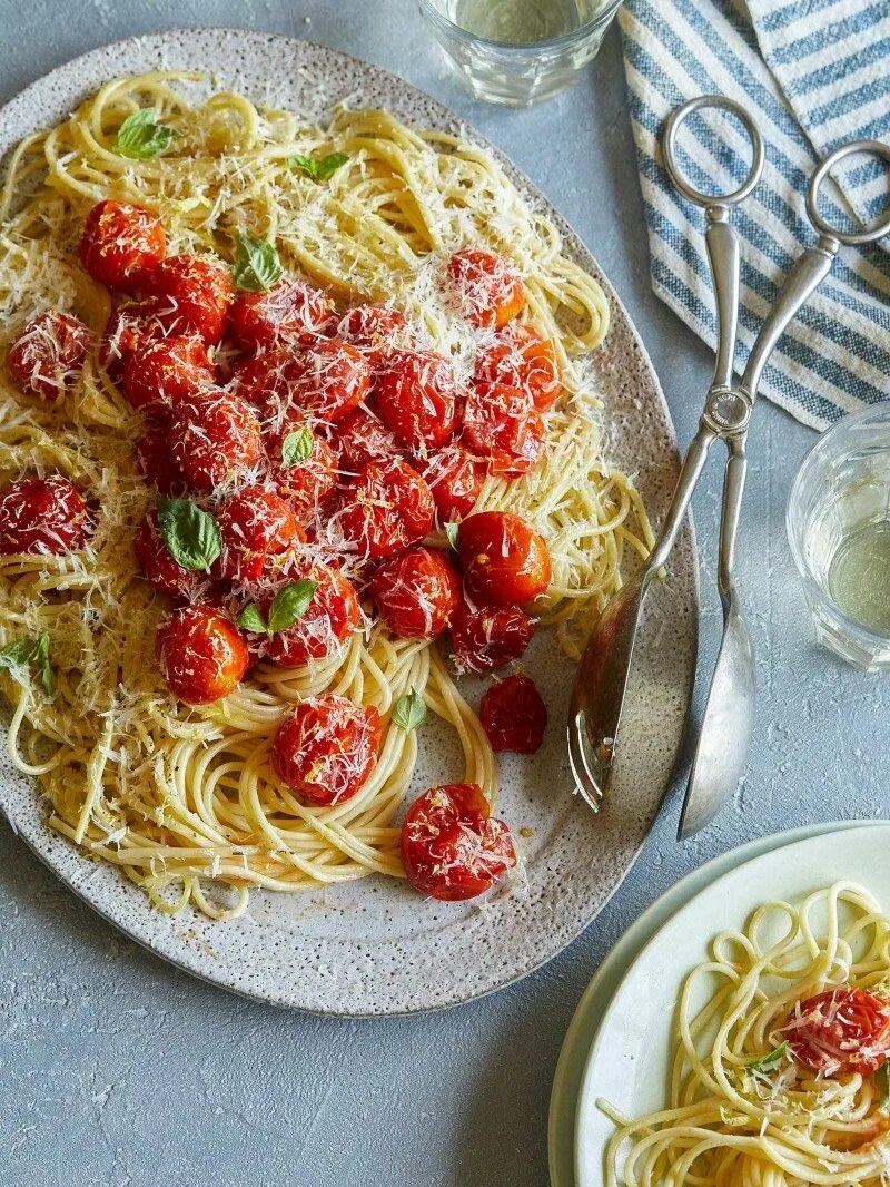 Помидоры с макаронами рецепт с фото Butter Roasted Cherry Tomato Pasta http://www.spoonforkbacon.com/2018/07/butter-