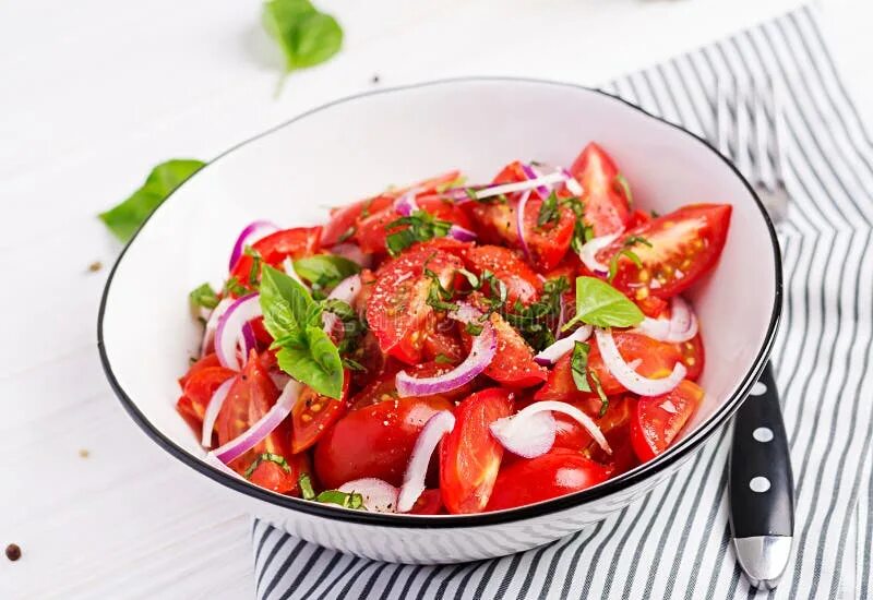 Помидоры салат фото Tomato Salad with Basil and Red Onions. Homemade Food Stock Photo - Image of din