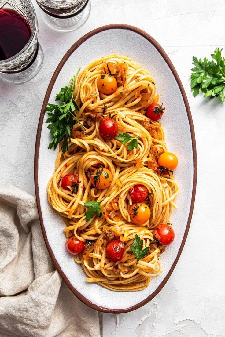 Помидоры спагетти фото #inspiration #photography #nattwrobel #spaghetti #tomatoes #seasonal #creative #