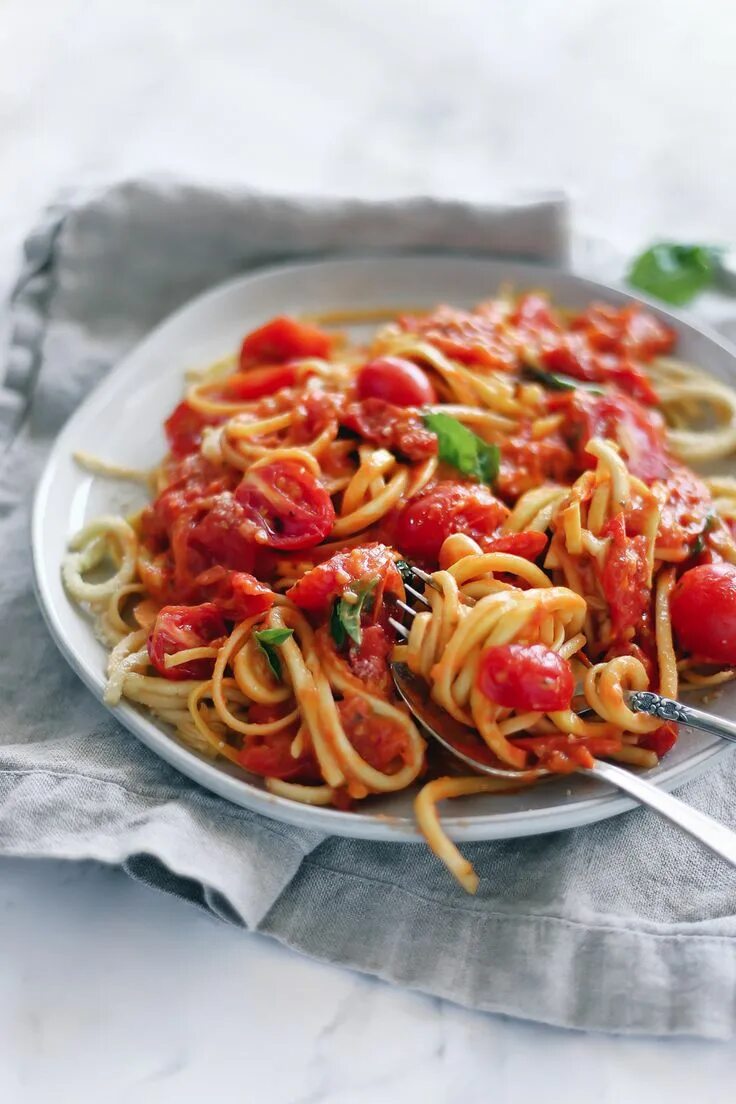 Помидоры спагетти фото easy, simple, fresh grape tomato sauce by pasta-based. a mix of wheat spaghetti 