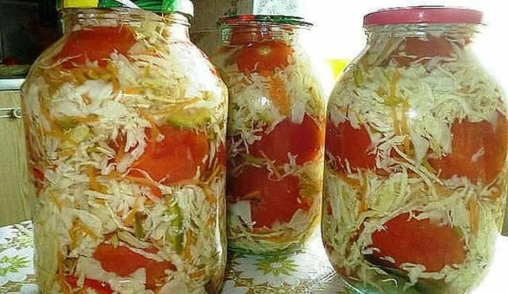 Помидоры в капусте рецепт фото В этой статье поделимся с вами вкусной и очень простой заготовкой на зиму. Все г