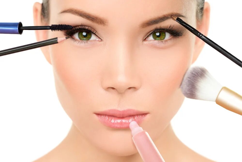 Помогает макияжу How to touch up makeup throughout the day?