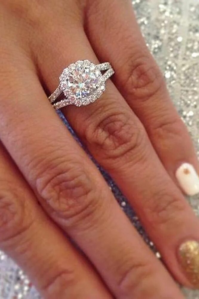 Помолвочное кольцо фото Most Popular Engagement Rings For Women ❤ See more: http://www.weddingforward.co