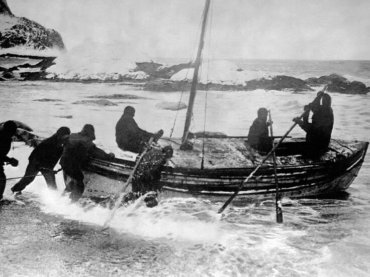 Поморов фото и история Ernest Shackleton and his crew launch a lifeboat, named the James Caird, salvage