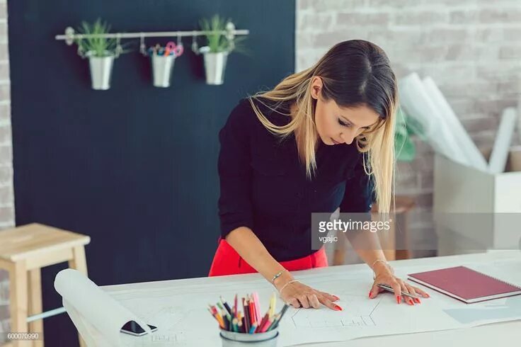 Помощник дизайнера интерьера без опыта москва Female Architect at Work