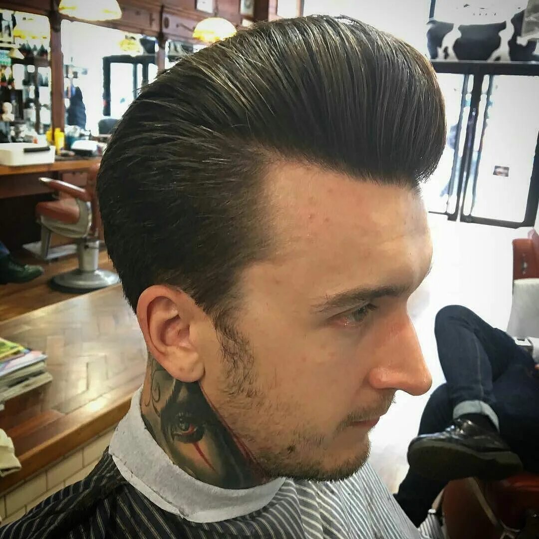 Pompadour hair style in 2023 Pompadour haircut, Pompadour hairstyle, Mens hairst