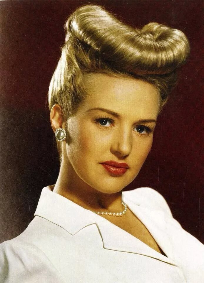 Помпадур прическа женская The 1940's look - At a glance Vintage hairstyles, Hair styles, Womens hairstyles