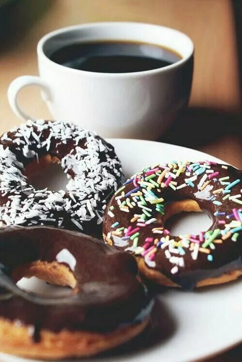 Пончики и кофе фото Pin by Mona Moni on Mirëmëngjes! Buongiorno! Coffee and donuts, Food, Chocolate 