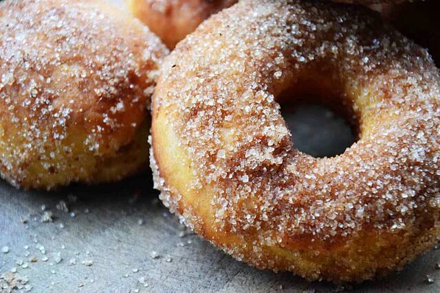 Пончики кефире фото Cinnamon Sugar Coated Baked Doughnuts Baked doughnuts, Baked donuts, Food