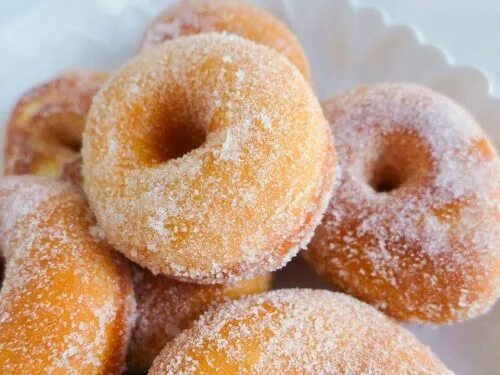 Пончики простые рецепт с фото Image about doughnuts in ｐａｓｔｒｉｅｓ by ♔ on We Heart It in 2019 Yeast donuts, Doug