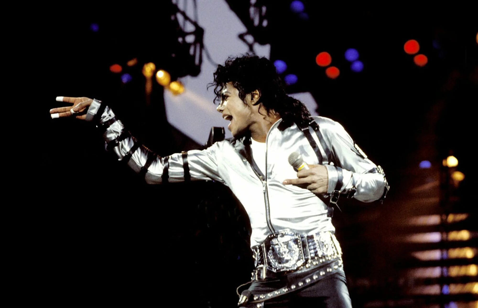 Поп музыка фото Michael Jackson Photo: Bad Tour On Stage (Silver Shirt) Michael jackson bad era,