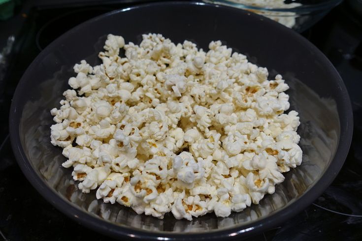 Попкорн на сковороде рецепт с фото How to microwave popcorn - TrustedReviews Microwave popcorn, Sweet popcorn, Popc