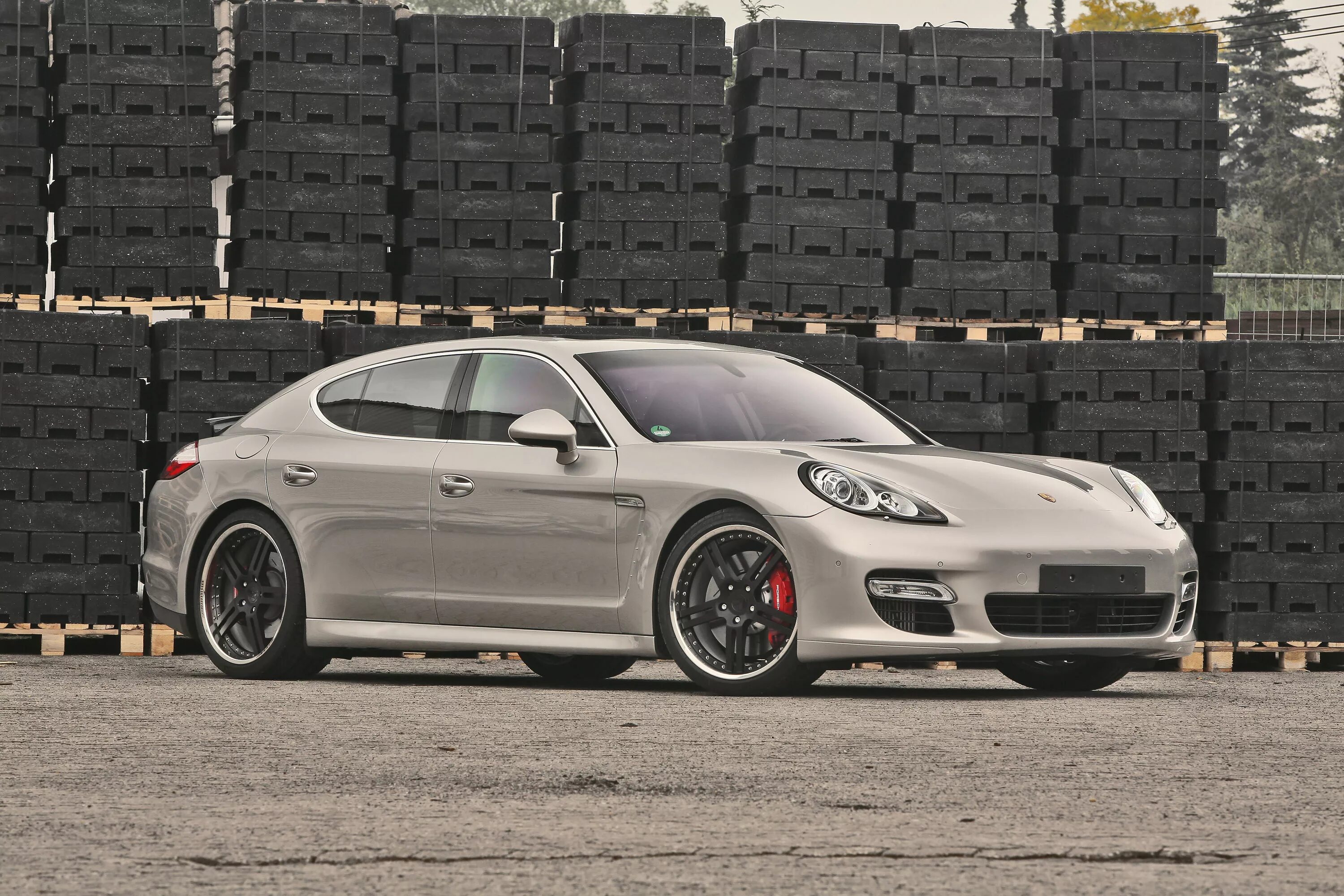 Порше панамера тюнинг фото mcchip-dkr adds more power to the Porsche Panamera Turbo