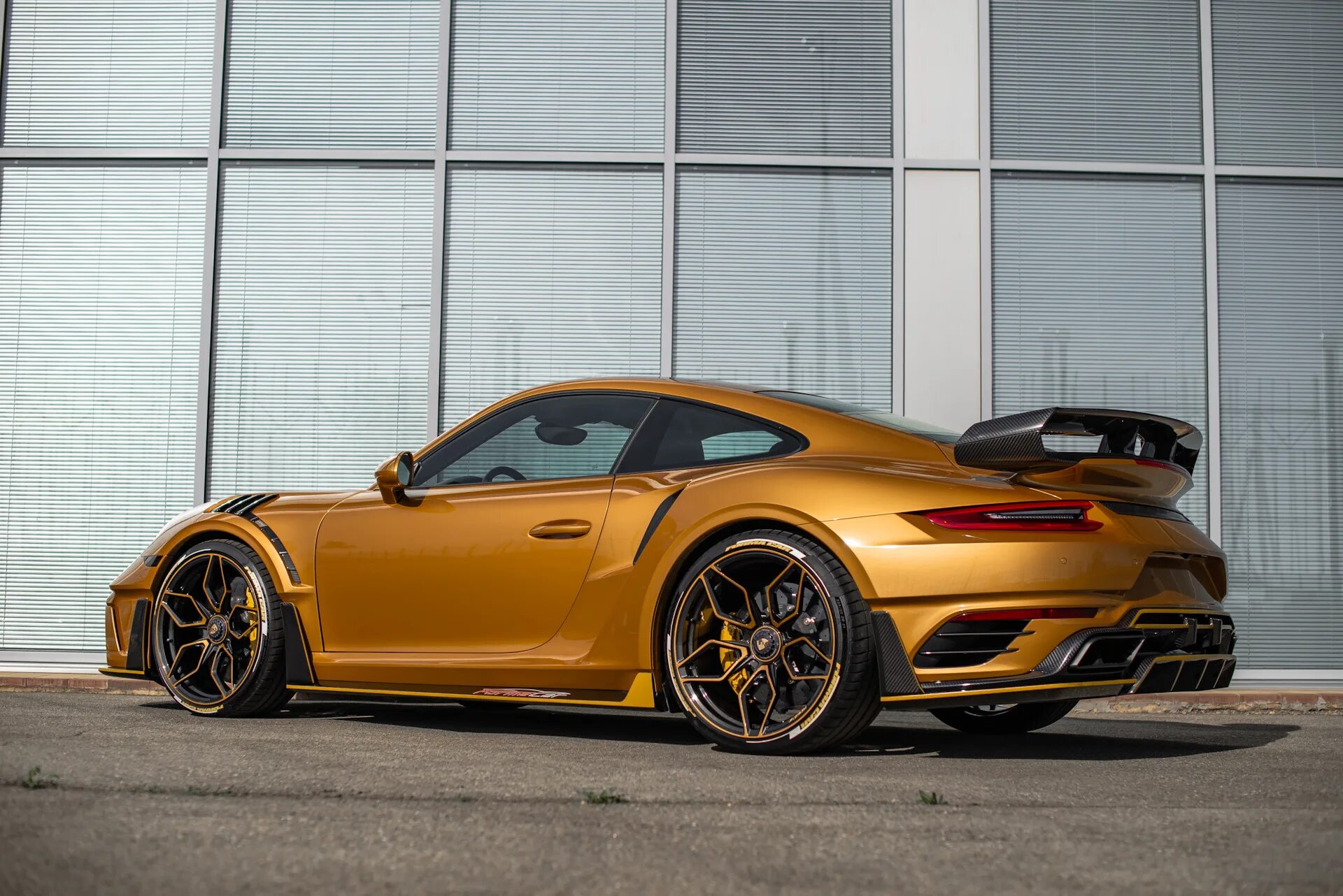 Порше тюнинг фото Project Porsche VENOM GOLD EDITION (Optional Carbon) for Porsche 911 991 from SC