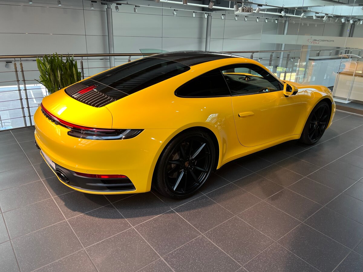 Порше желтый фото Купить б/у Porsche 911 VIII (992) Carrera S 3.0 AMT (450 л.с.) бензин робот в Мо