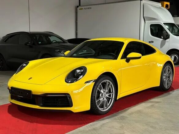 Порше желтый фото Купить б/у Porsche 911 VIII (992) Carrera 3.0 AMT (385 л.с.) бензин робот в Калу