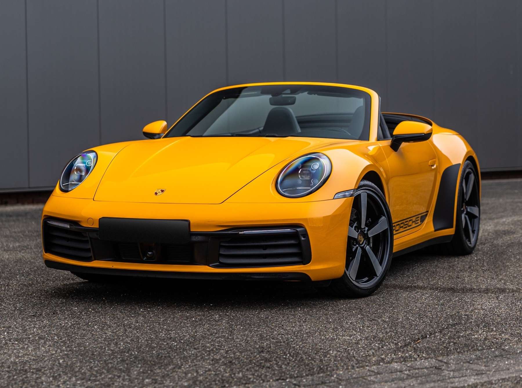 Порше желтый фото Porsche Of The Day: 2021 Porsche 911 Carrera S Cabriolet In PTS Signal Yellow