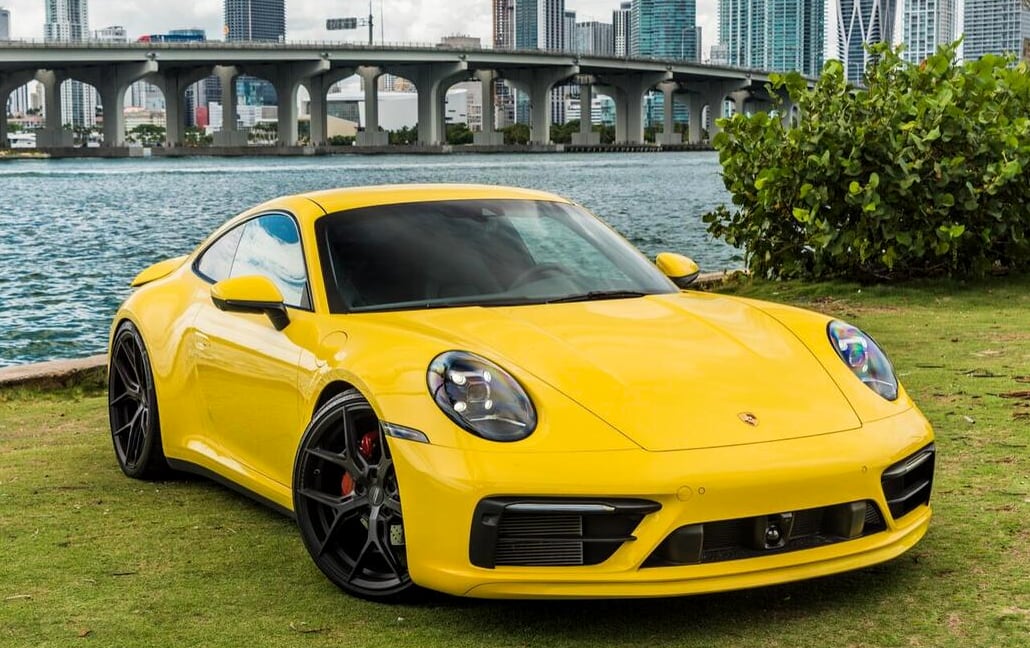 Порше желтый фото Аренда Porsche 911 Yellow 2022 в Майами Pugachev Luxury Cars