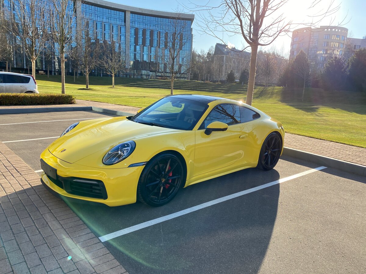 Порше желтый фото Купить б/у Porsche 911 VIII (992) Carrera 4S 3.0 AMT (450 л.с.) 4WD бензин робот