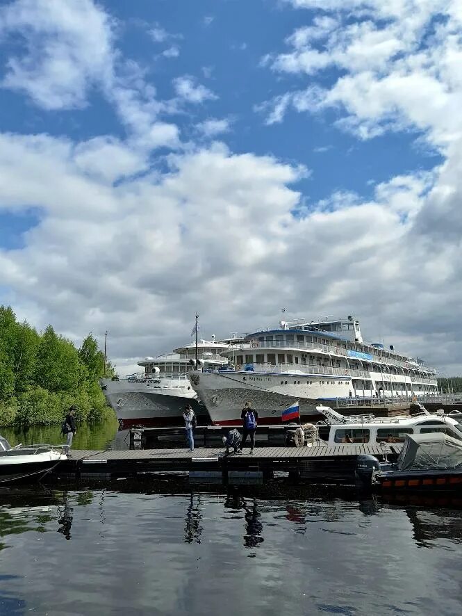 Порт фото тверь Начался сезон экскурсий на Весьегонский винзавод туристов с круизных теплоходов.