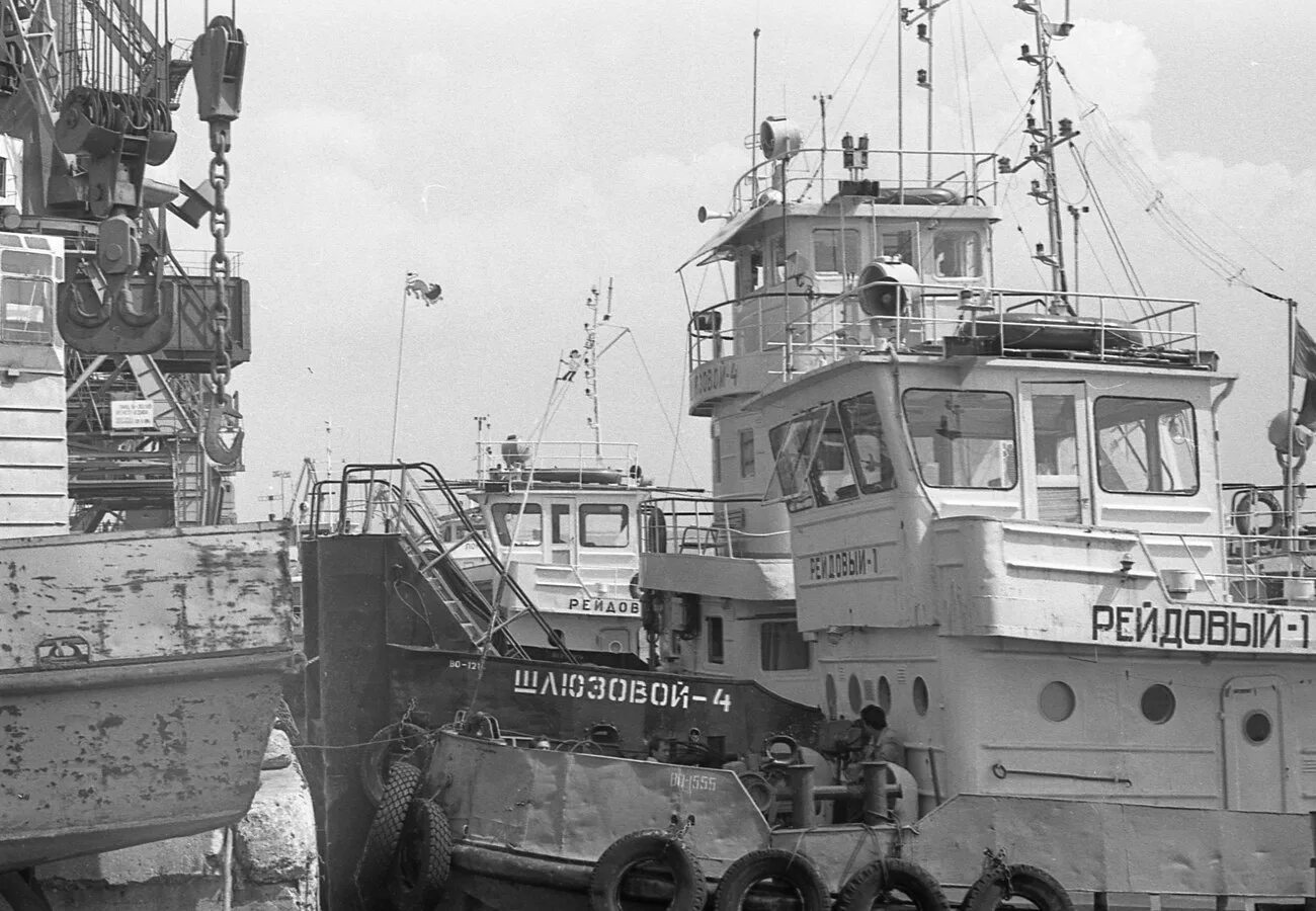 Порт тольятти фото Речной вокзал и грузовой порт Тольятти на фотографиях 1960-1980 годов - juliakey