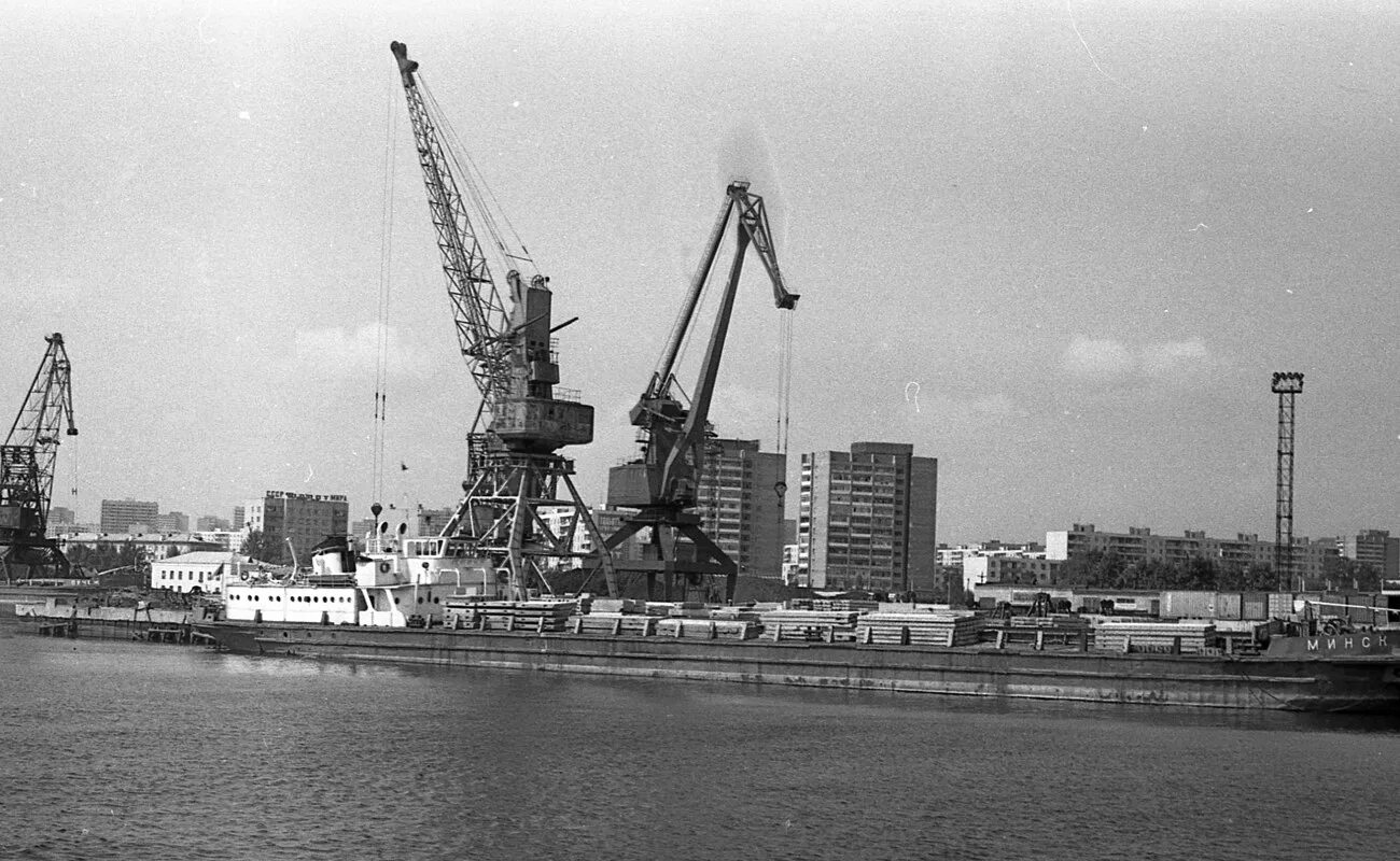 Порт тольятти фото Речной вокзал и грузовой порт Тольятти на фотографиях 1960-1980 годов - juliakey