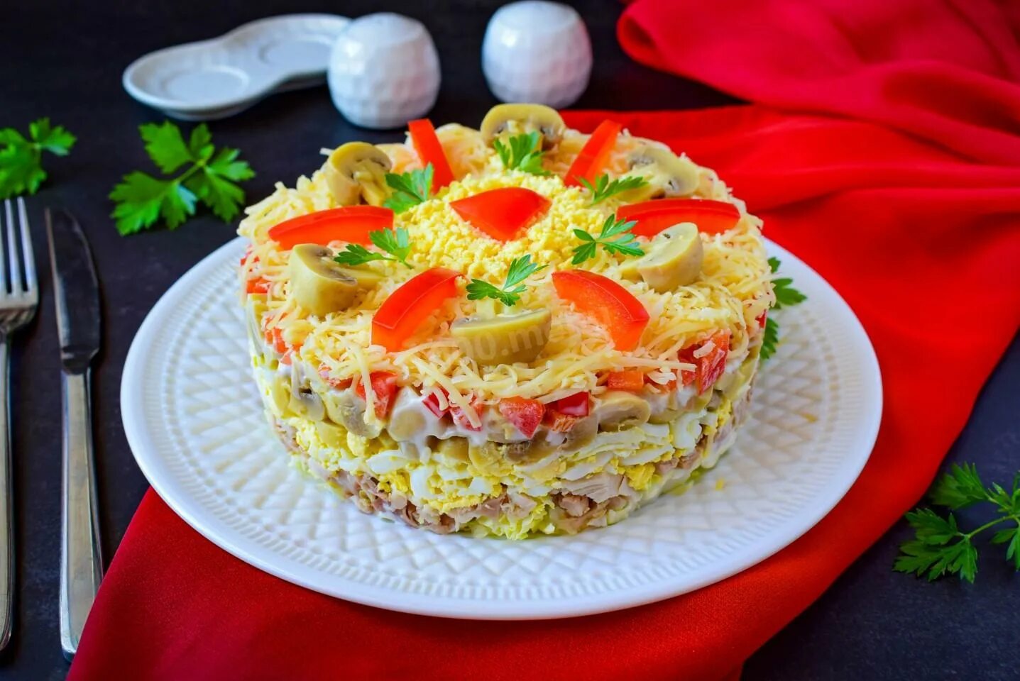 Порционные праздничные салаты рецепты с фото Салат с курицей и капустой слоями - 7 рецептов - 1000.menu