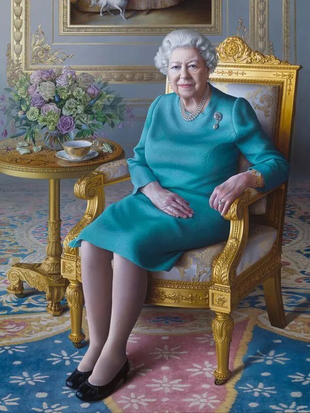 Портрет королева фото Queen spots issue with new portrait of herself - and she's quick to point it out