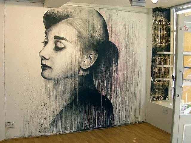 Портрет на стене в интерьере Dripping Wall Murals (8 pieces) - My Modern Metropolis Street art graffiti, Stre