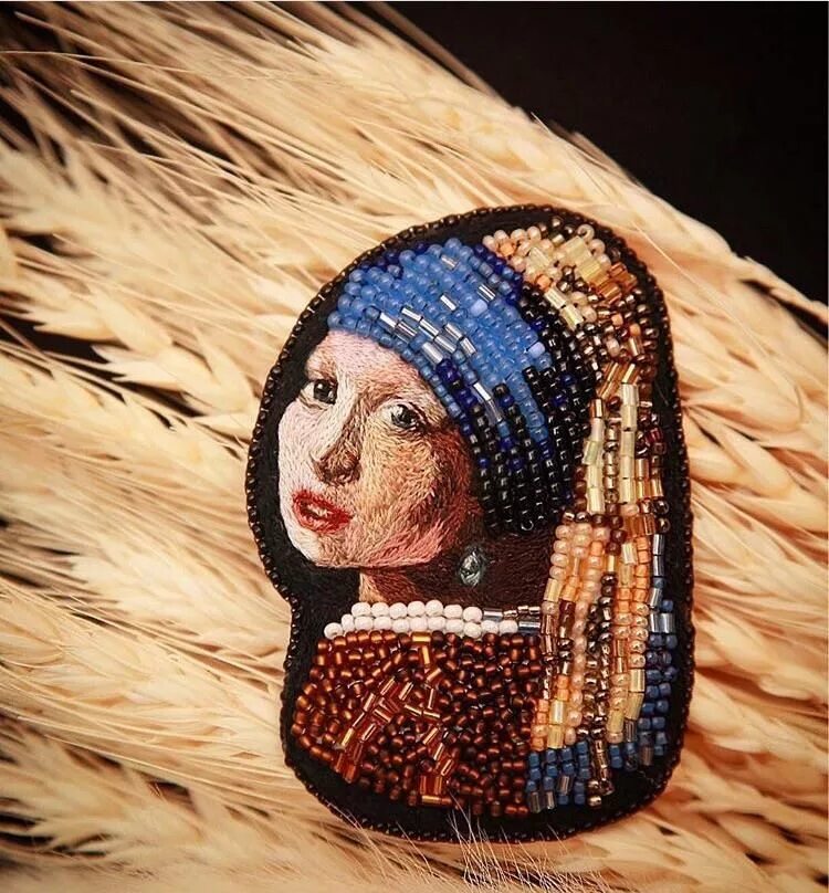 Портрет женщины в технике бисер фото Brooch "girl with a pearl" : Embroidery Embroidery jewelry, Portrait embroidery,