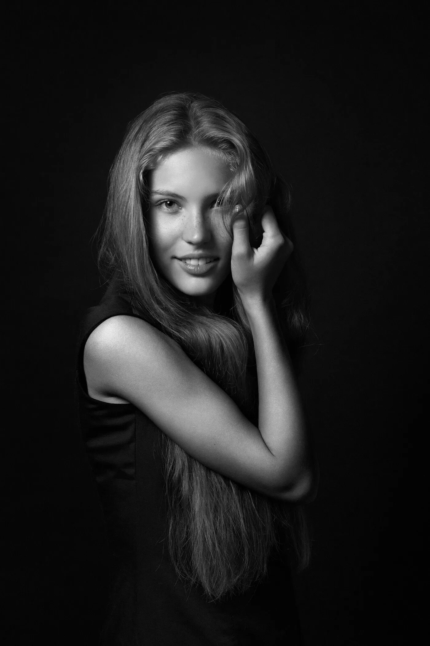 Портретные фото девушек в студии SIMPLE BLACK PORTRAITS / part 1 (6) Images :: Behance