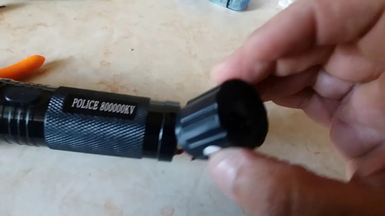 Порядок разборки фонарика огонь police980000w h 765 FLASHLIGHT 1101 EXTERNAL CHARGER PART 1 - YouTube