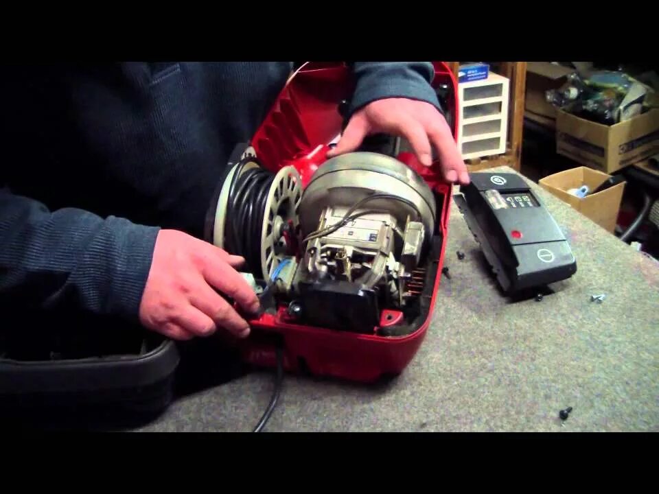 Порядок разборки пылесоса How to Access the Motor and Cord Retract on a Miele S326 - YouTube