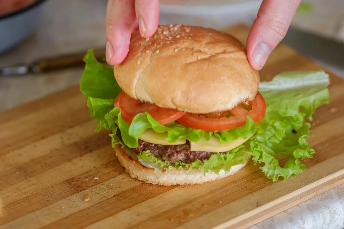 Порядок сборки бургера с котлетой дома Как сделать вкусный бургер дома. Делюсь своими фишками. Готовлю и фотографирую. 