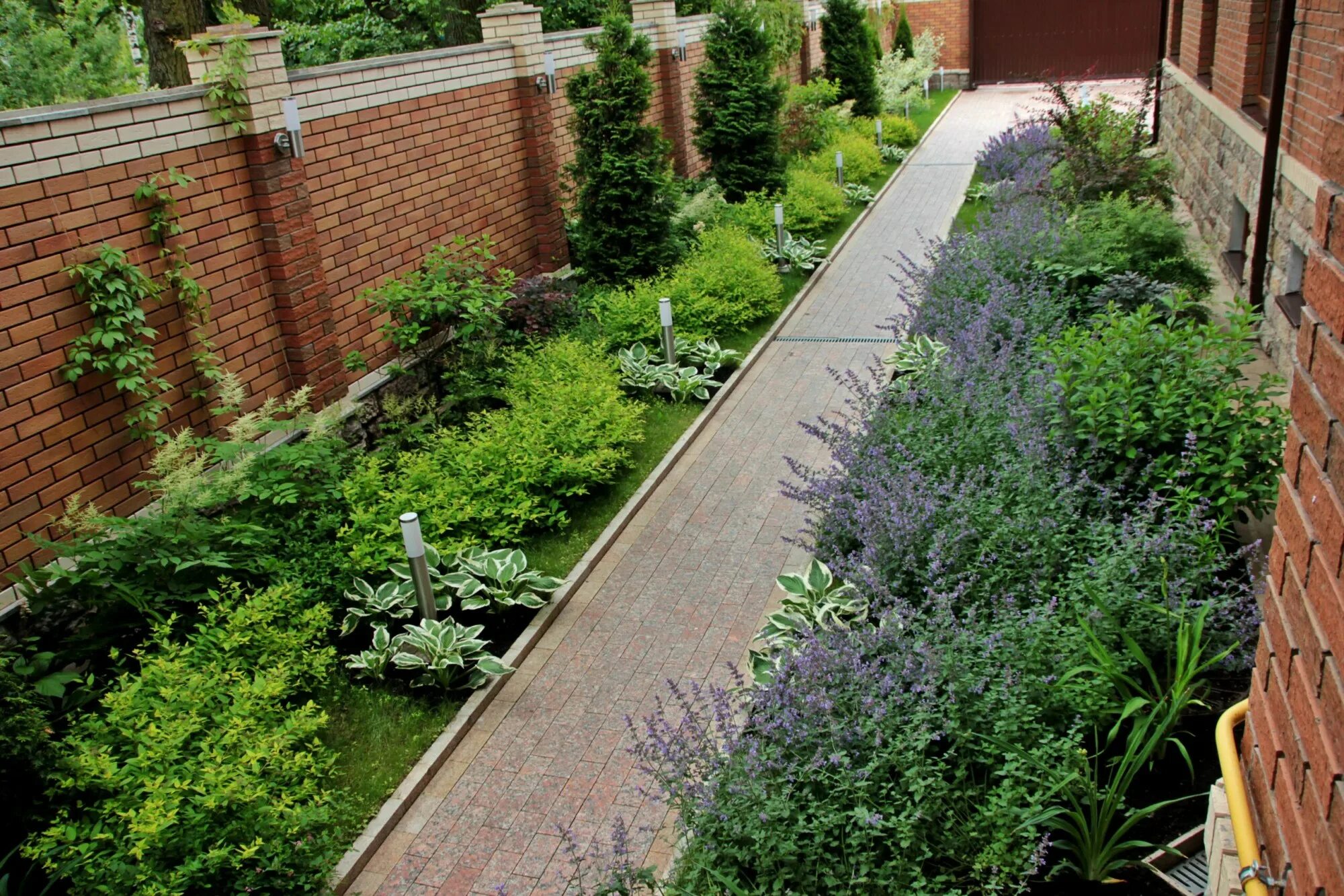 Budget-Friendly Flower Bed Landscape Ideas