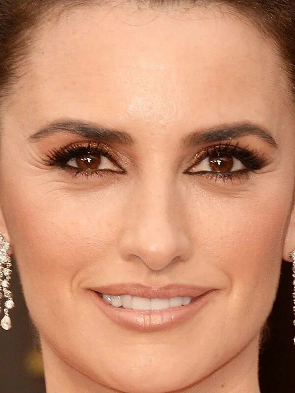 Посаженные глаза фото Gorgeous Makeup Look from Penélope Cruz at the 2014 Academy Awards