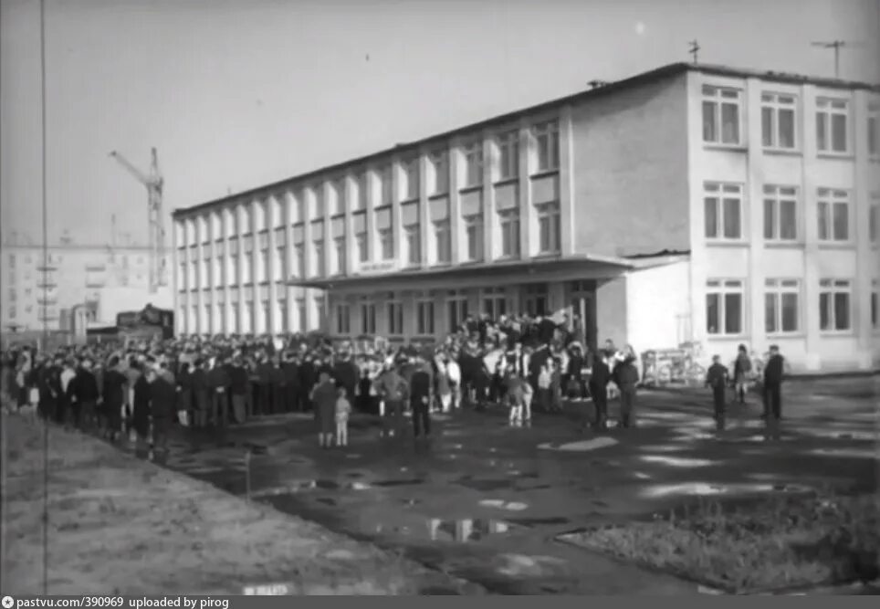 Поселок авсюнино фото Авсюнино. Линейка в новой школе