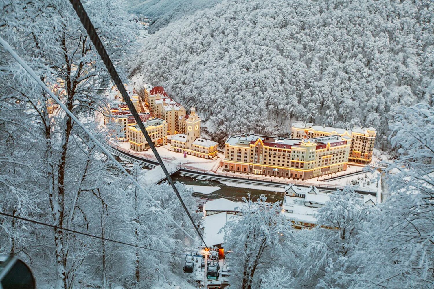 Поселок красная поляна сочи фото Лучшие горнолыжные курорты 2017 года - Ведомости