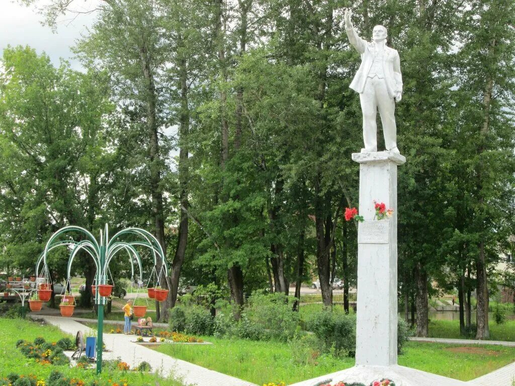 Поселок ленинское кировская область фото В.И. Ленин, памятник, мемориал, Кировская область, Шабалинский район, посёлок го