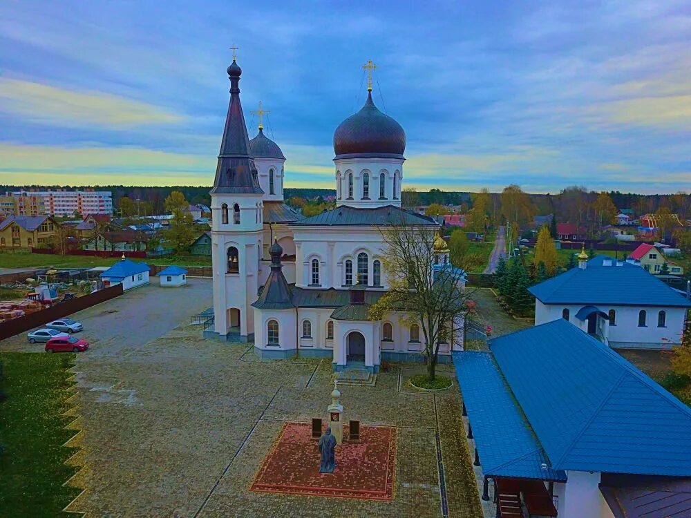 Поселок ленинское ленинградской области фото Конастантино-Еленинский женский монастырь был основан в 2006 году на живописном 