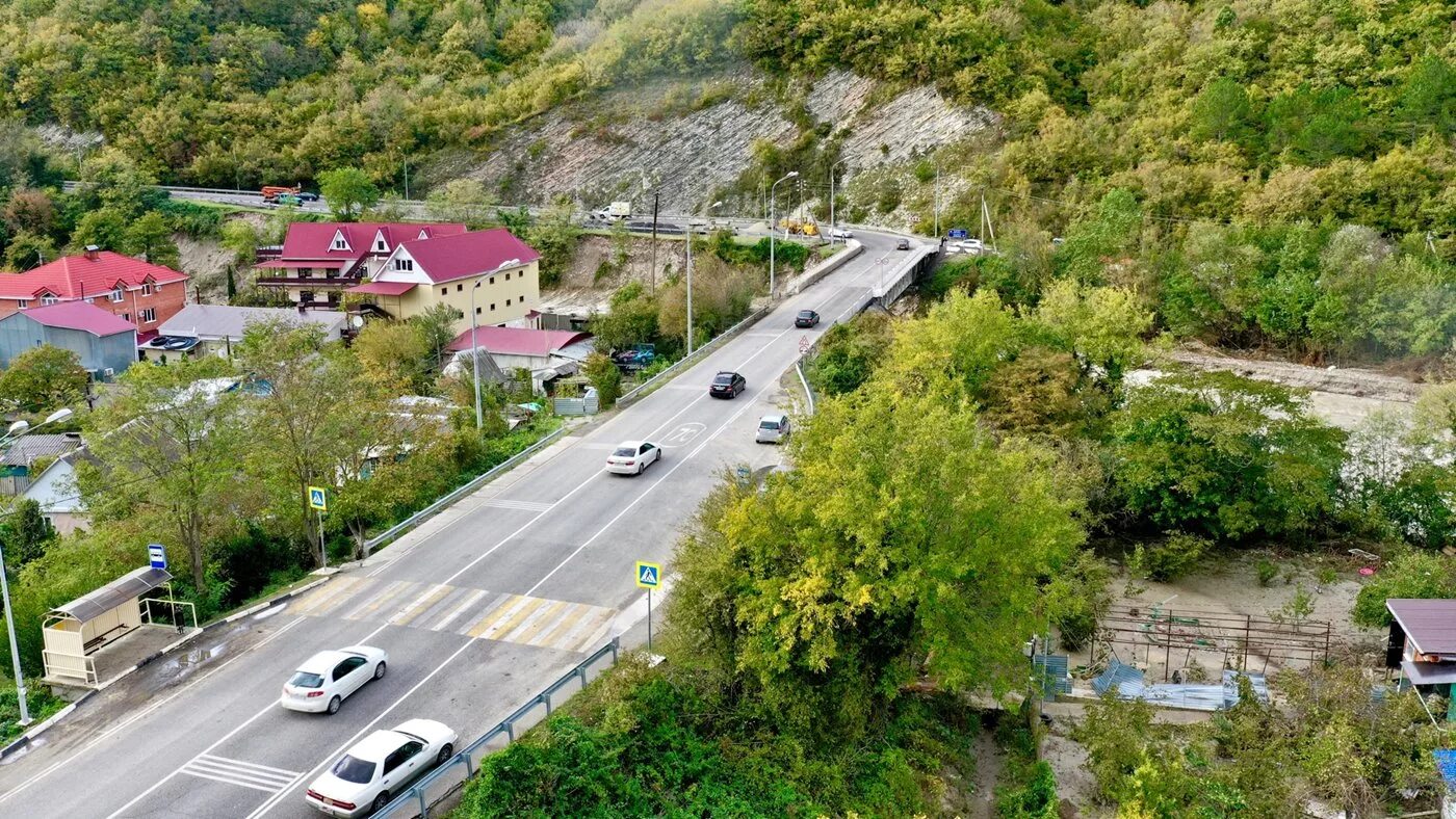 Поселок макопсе фото Накануне Дня автомобилиста на А-147 был полностью восстановлен проезд по мосту ч